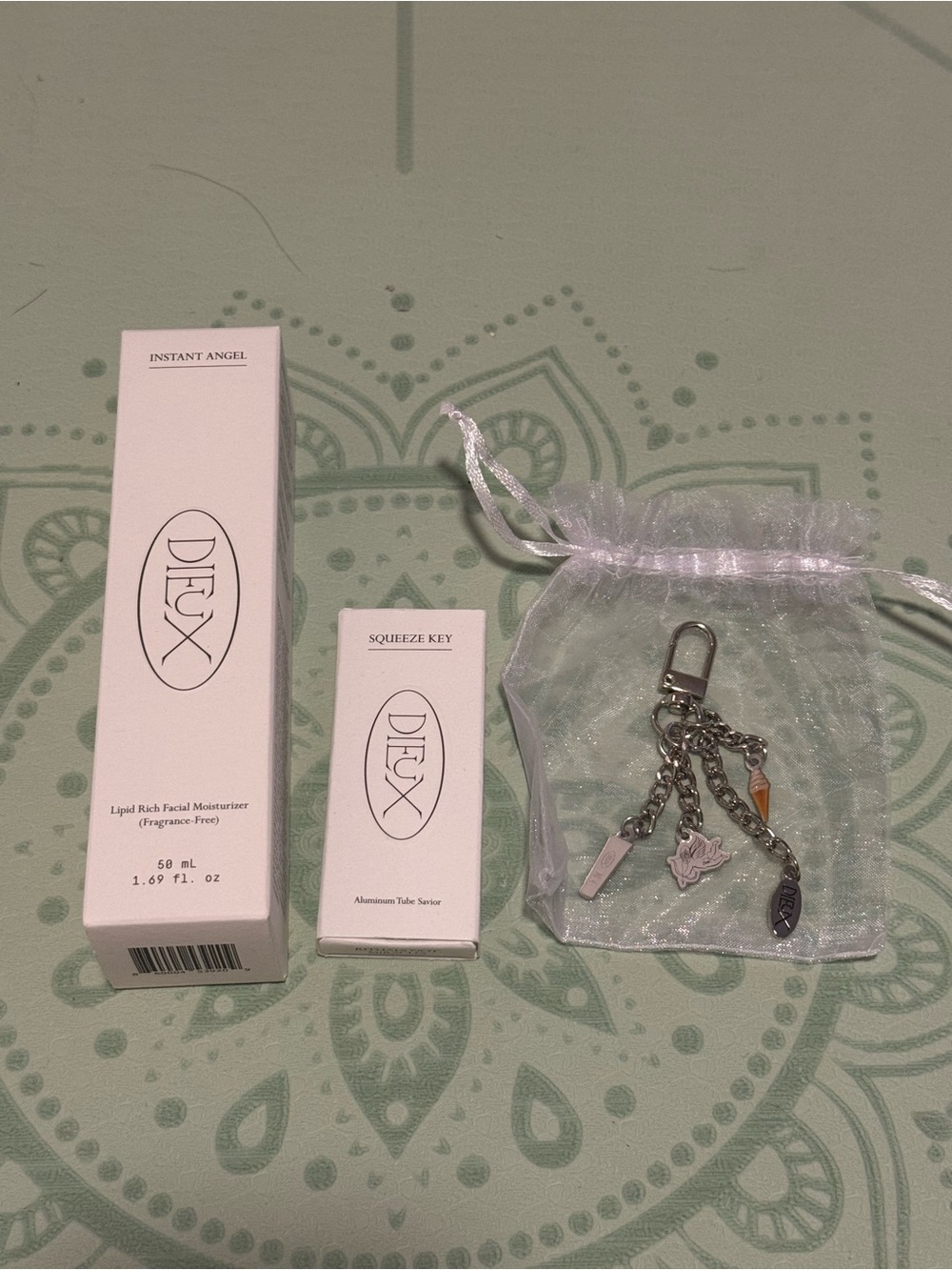 Dieux Instant Angel Moisturizer, Tube Savior, Charm
